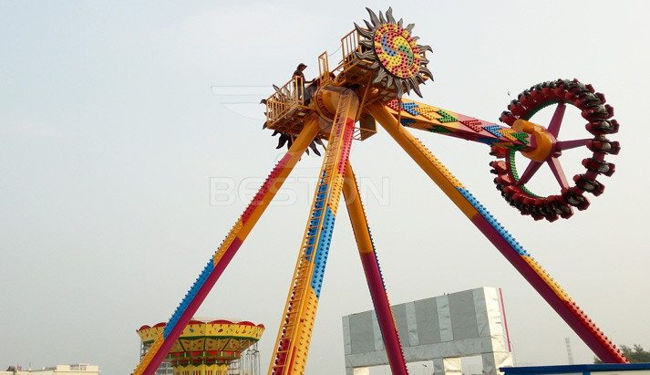 Big pendulum ride for funfair